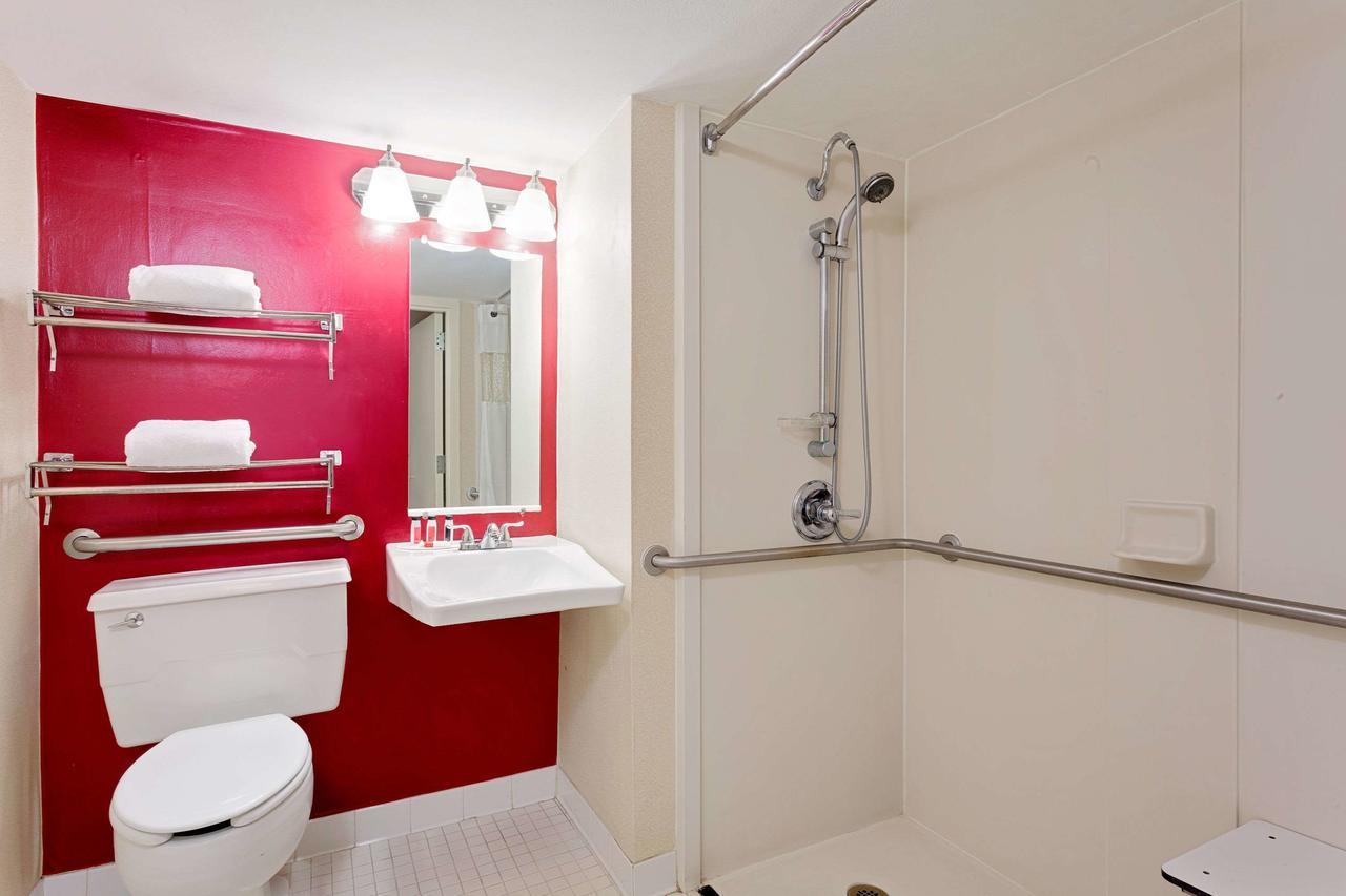 Ramada By Wyndham Fishkill Hotel Ngoại thất bức ảnh